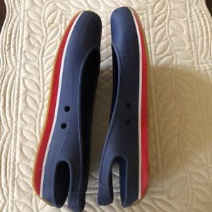 ❤️🤍💙 Crocs Slingback with built-in back strap - like new